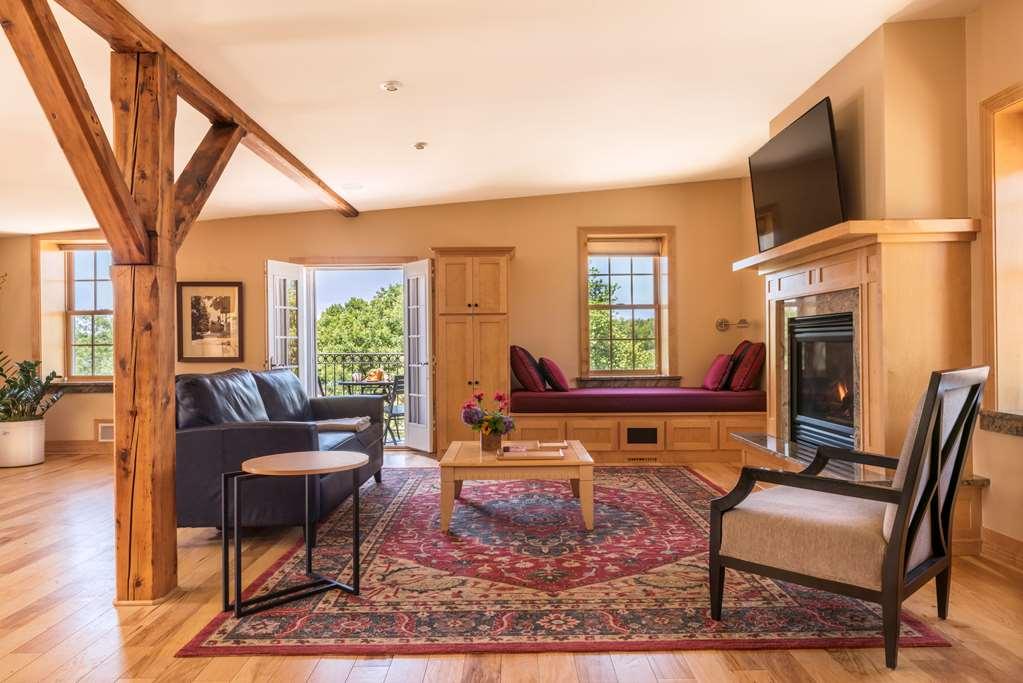 St James Hotel Red Wing Room photo