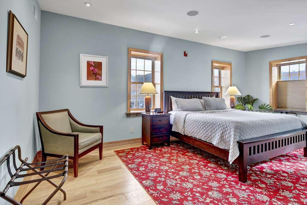 St James Hotel Red Wing Room photo