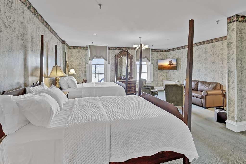 St James Hotel Red Wing Room photo
