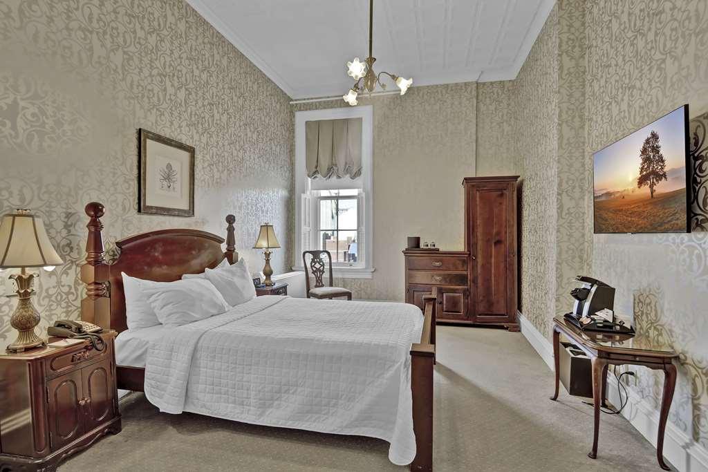 St James Hotel Red Wing Room photo