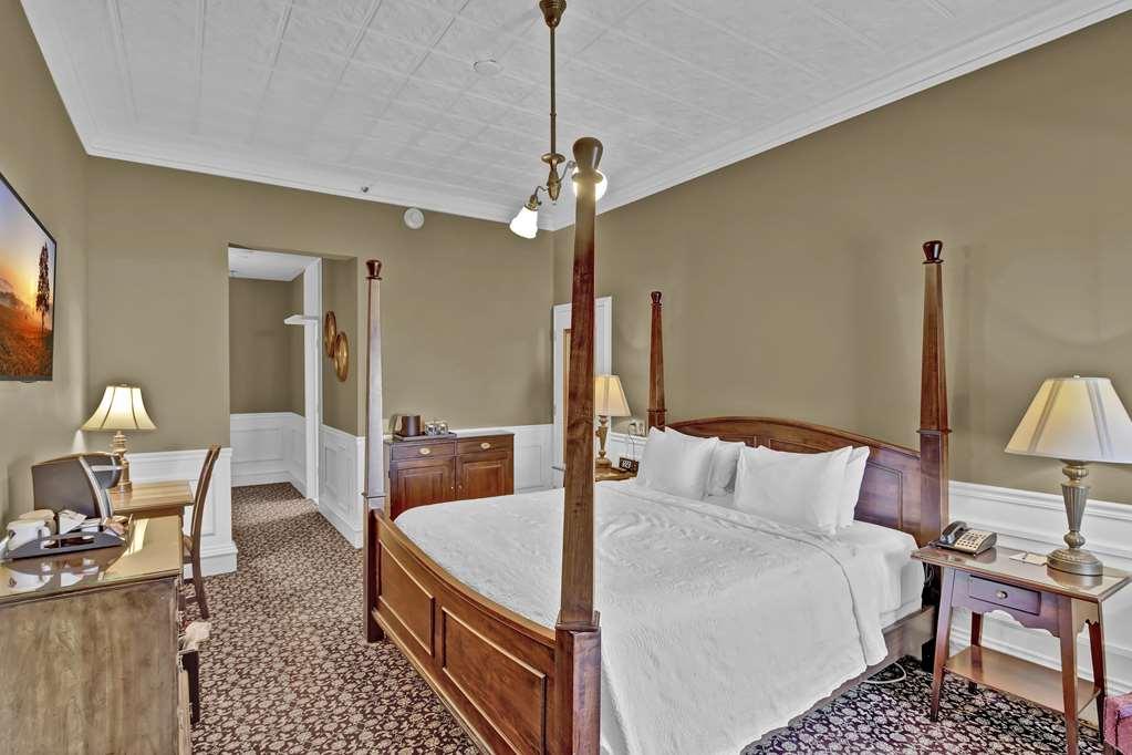St James Hotel Red Wing Room photo